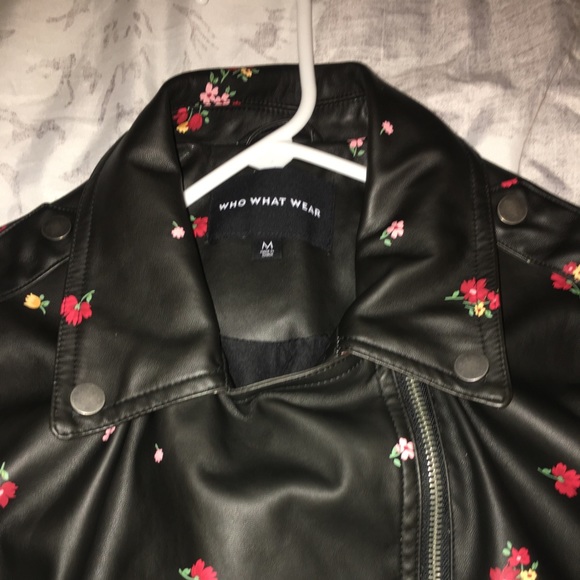 Faux leather jacket with small flowers - Picture 3 of 4